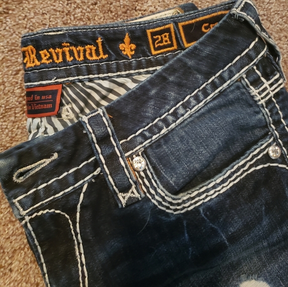 Rock Revival Crop Jeans - Picture 2 of 3